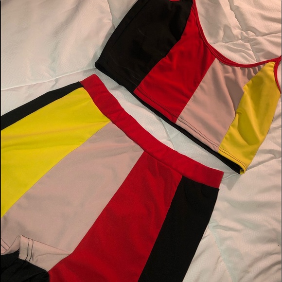 Two Piece Color-Block Set - Picture 3 of 6